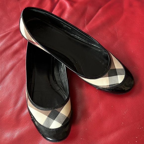 Burberry Shoes - Burberry flat shoes size 11 regular